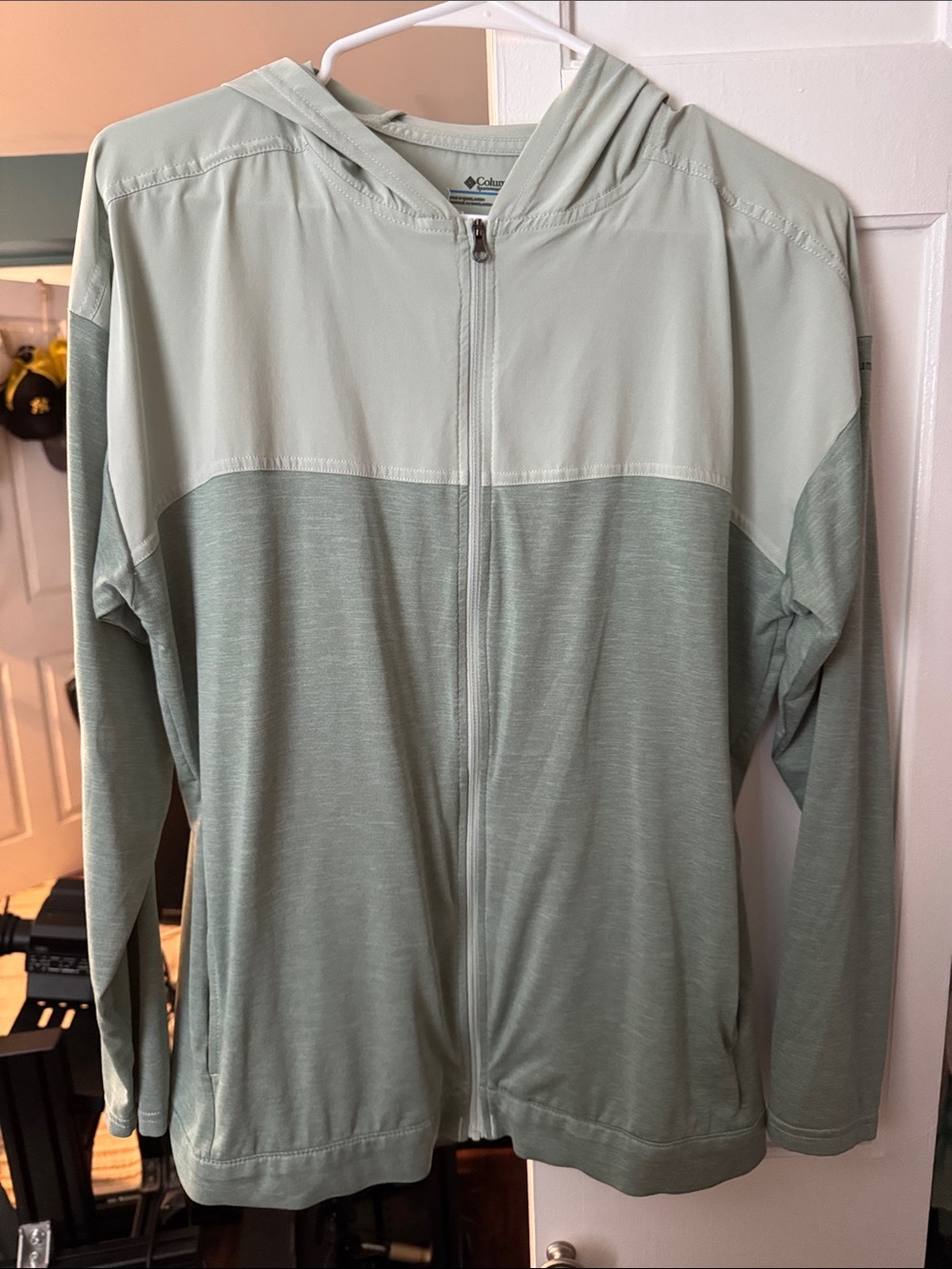 Columbia women's size M light weight zip up hooded jacket sweater green two tone